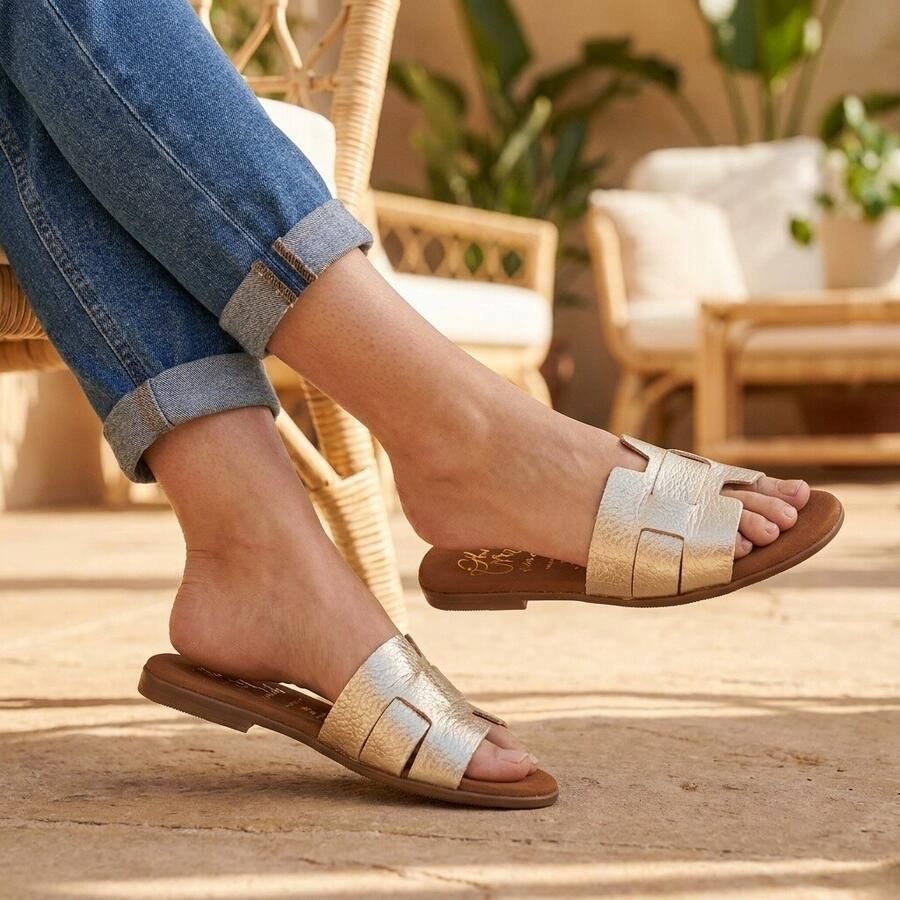 OH MY SANDALS Slippers goud Leer