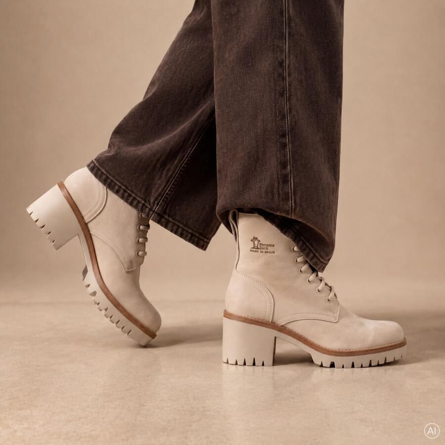 Panama Jack Stijlvolle Veterschoenen met Hakken Beige Dames