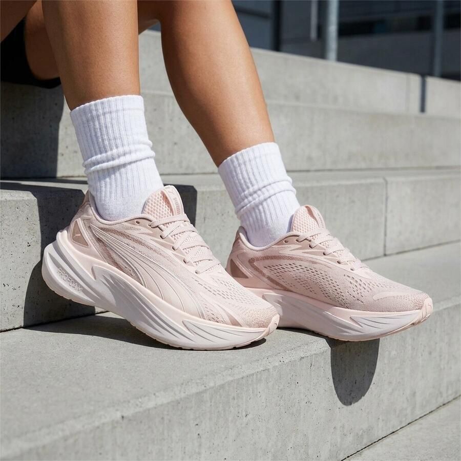 PUMA Maxima Pro Unisex Sportschoenen Jasmine Flower-Rose Latte- Silver