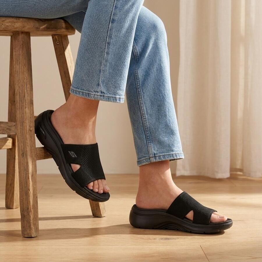 Skechers Go Walk Arch Fit 2.0 Zandal Dames Sandalen Zwart
