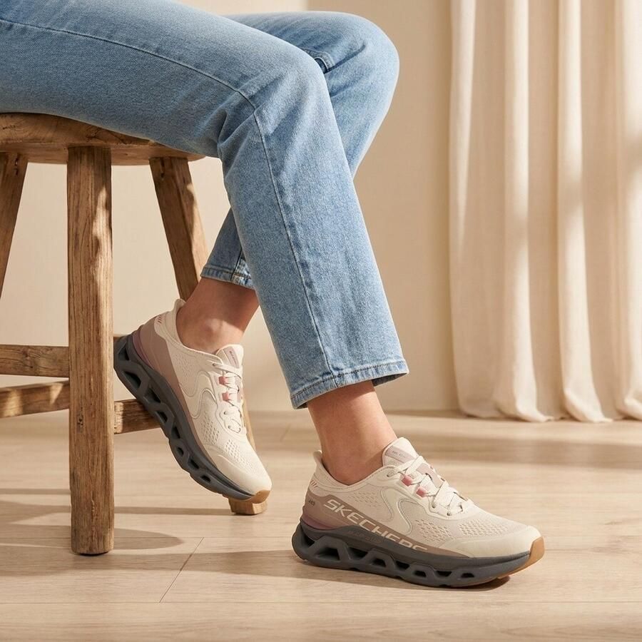Skechers Slip-Ins: Glide-Step Altus Sneakers Laag Gebroken wit