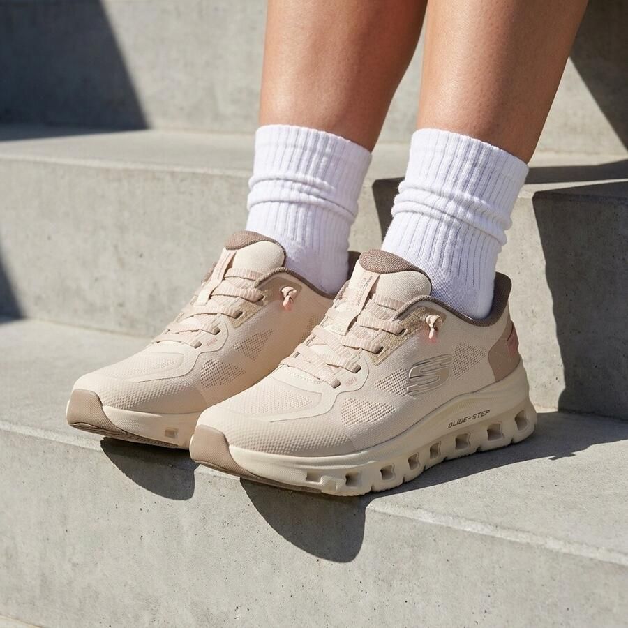 Skechers GLIDE-STEP PRO-PURE MOTION Dames Instappers Naturel