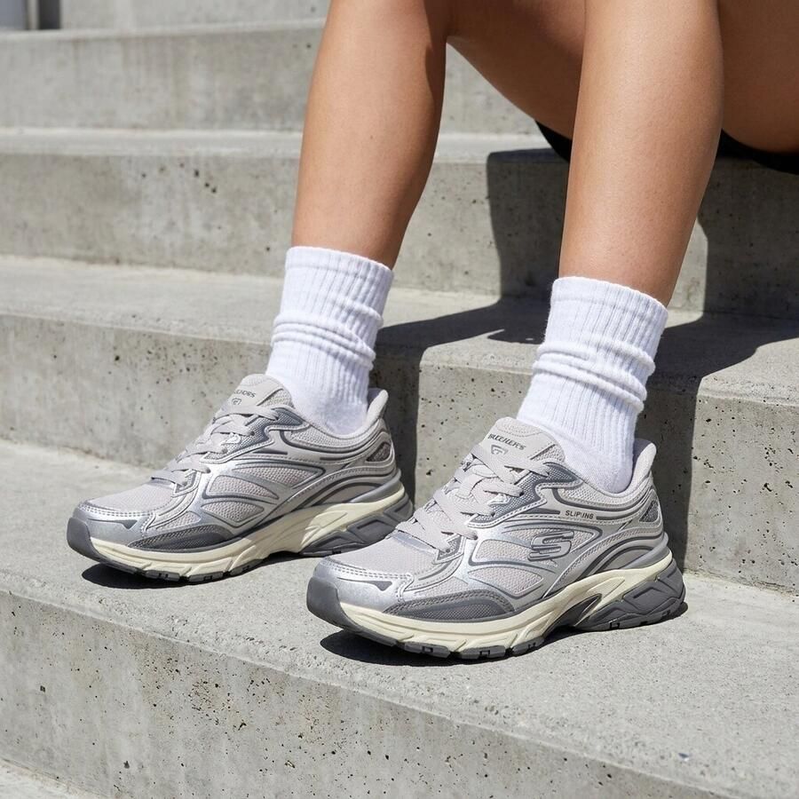 Skechers Stamina Sport Slip-Ins Sneakers Dames Zilver