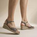 Tamaris Sleehaksandaaltjes bandjessandaal zomerschoen met modieuze kruisbandage - Beige
