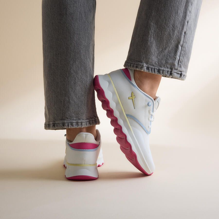 Tamaris Slip-on sneakers Nowana vrijetijdsschoen lage schoen slippers met ortholite-uitrusting