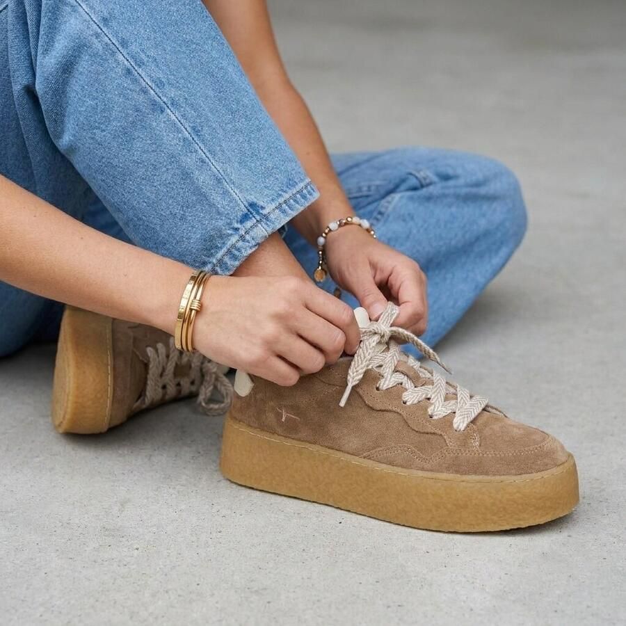 Tamaris Sneakers laag donkerbeige wit