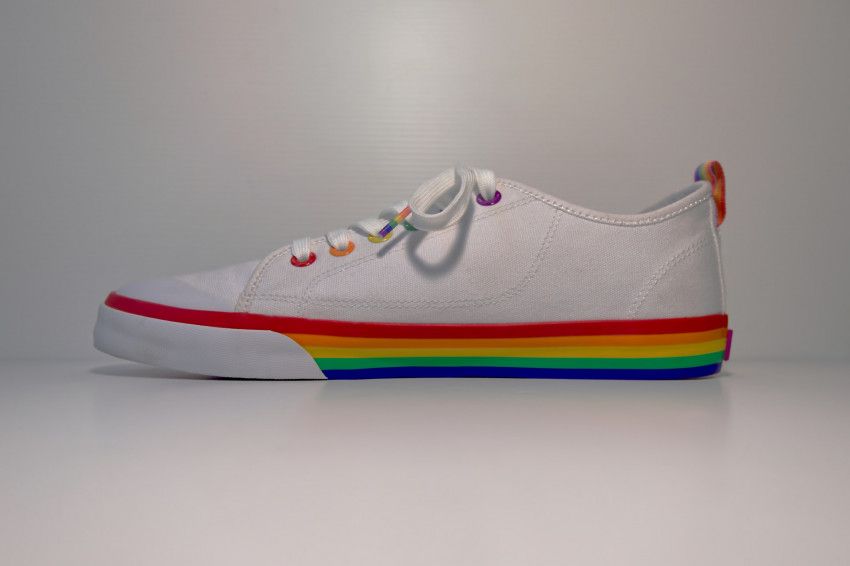 DIY regenboog slip-ons in 10 stappen!